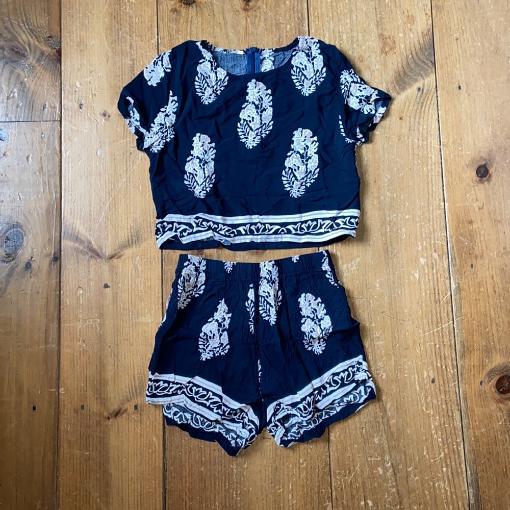 Amazon - Blue and Tan 2 Piece (Size M)